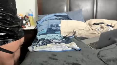 Snapshot of kinkyguy323232 chatting on 01.01.25 Kinkyguy323232 online show from 01.01.25