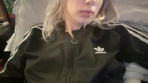 Snapshot of kinkypinky415 chatting on 12.18.24 Kinky Pinky online show from 12.18.24