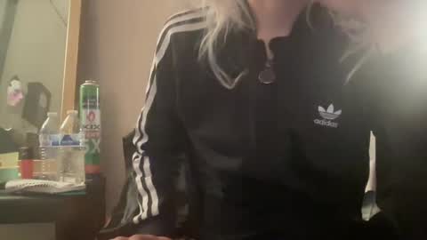 Snapshot of kinkypinky415 chatting on 12.18.24 Kinky Pinky online show from 12.18.24