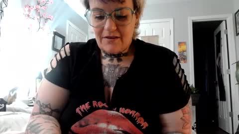 Snapshot of kinkypinkyplay2 chatting on 02.13.25 Kinky Pinky online show from 02.13.25