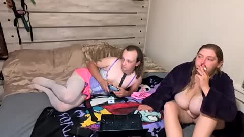 kinkyqueenandpet95 online show from 10.18.25