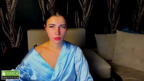 Snapshot of kira_moon_1 chatting on 10.18.25 Kira  online show from 10.18.25