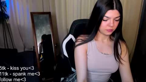 Snapshot of kira_seduce chatting on 11.17.25 Kira online show from 11.17.25