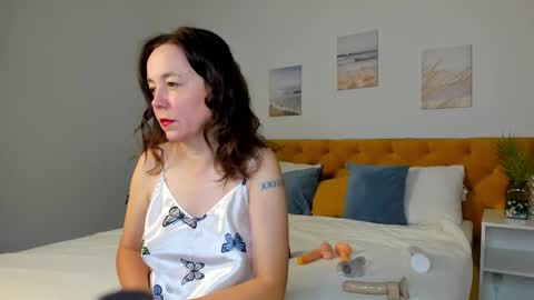 kiraadamss online show from 10.14.25