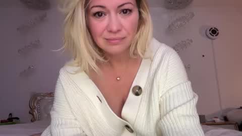 KiraDivine online show from 12.08.24