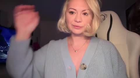 KiraDivine online show from 12.10.24