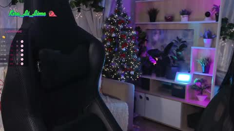 Snapshot of kiralilime chatting on 12.20.24 Kira online show from 12.20.24