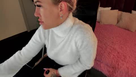 Kira online show from 10.19.25