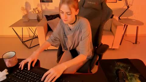 Snapshot of kiramontoyaa chatting on 03.05.25 Kira online show from 03.05.25