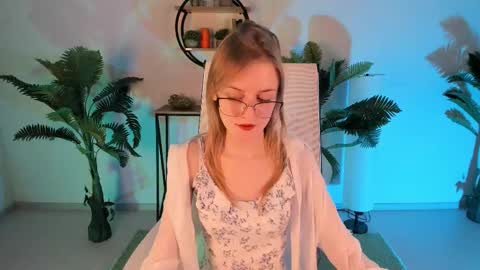 Snapshot of kiramontoyaa chatting on 03.11.25 Kira online show from 03.11.25