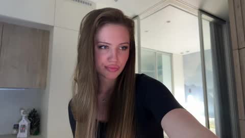 Kira online show from 04.16.26