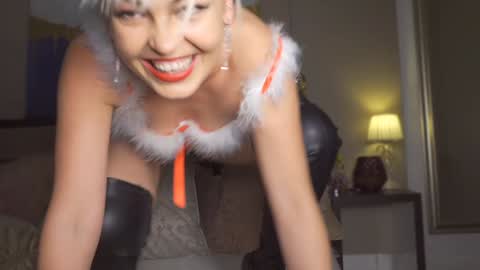 kirasunny online show from 12.23.24