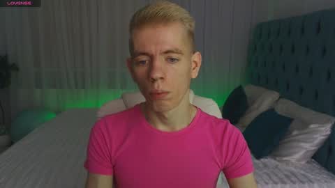 Snapshot of kireev_ chatting on 01.27.25    online show from 01.27.25