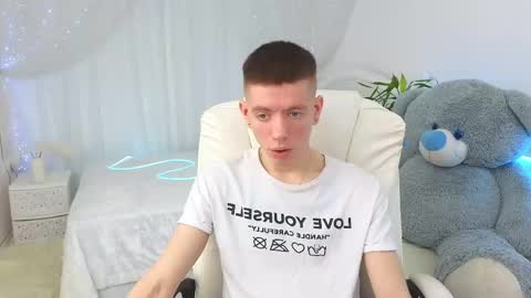 Snapshot of kireev_ chatting on 03.11.25    online show from 03.11.25