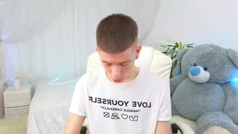 Snapshot of kireev_ chatting on 03.11.25    online show from 03.11.25