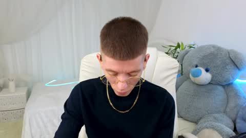 Snapshot of kireev_ chatting on 03.12.25    online show from 03.12.25