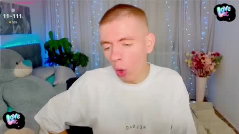 Snapshot of kireev_ chatting on 10.12.25    online show from 10.12.25