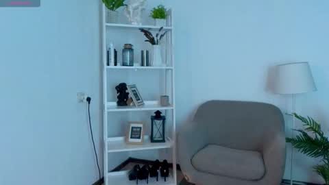 Snapshot of kireev_ chatting on 10.17.25    online show from 10.17.25