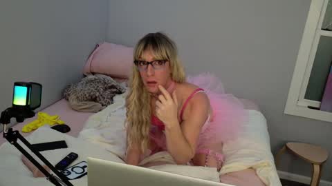 Snapshot of kirkcammerman1 chatting on 01.10.25 Onya online show from 01.10.25