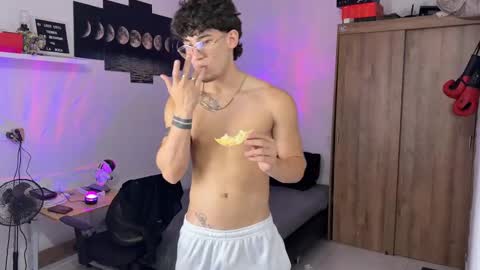 Snapshot of kisan_smith chatting on 10.27.25 Kisan online show from 10.27.25