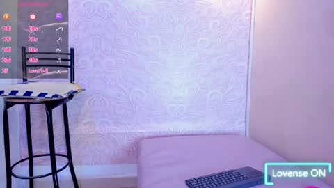 kiss_hott15 online show from 01.30.25