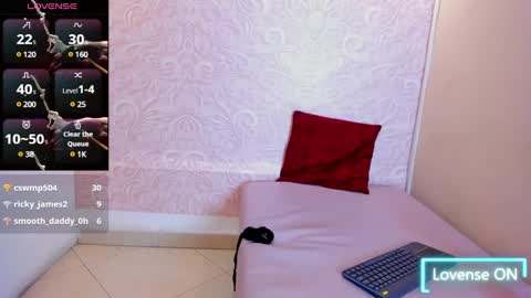 kiss_hott15 online show from 02.14.25