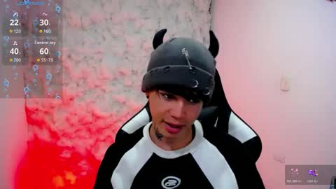 kiss_whitee online show from 10.25.25