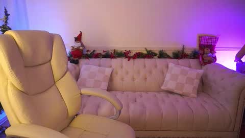 KissableKira online show from 12.22.25