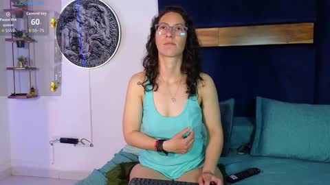 Kissing Company online show from 09.14.25