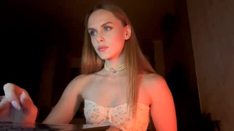 Snapshot of kissnova_ chatting on 09.24.25 Emma online show from 09.24.25