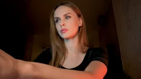 Snapshot of kissnova_ chatting on 09.27.25 Emma online show from 09.27.25