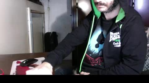 Snapshot of kissofbanned1983 chatting on 10.29.25 kissofbanned1983 online show from 10.29.25