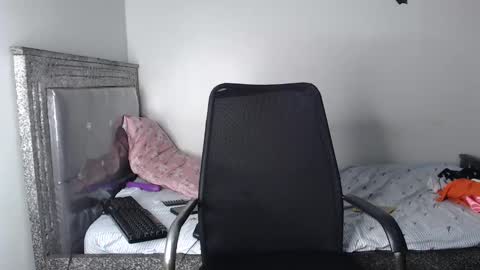 kisssmiles online show from 10.20.25