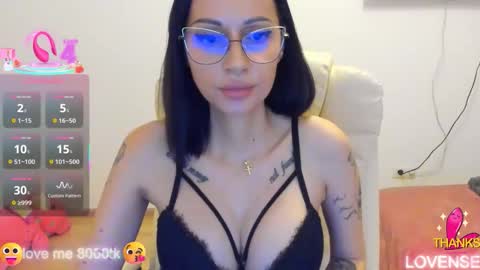 Snapshot of kisssnicol chatting on 10.12.25 kisssnicol online show from 10.12.25