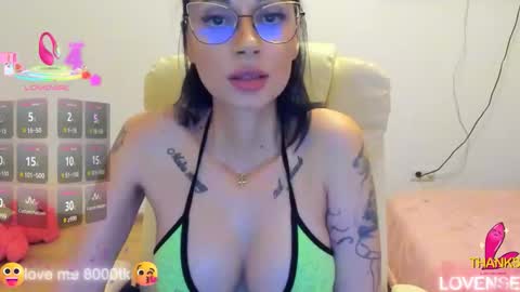 Snapshot of kisssnicol chatting on 10.17.25 kisssnicol online show from 10.17.25