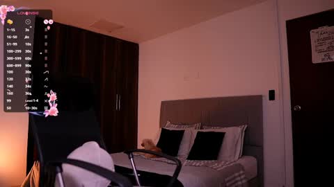 Snapshot of kit_katt_ chatting on 02.10.25 online show from 02.10.25