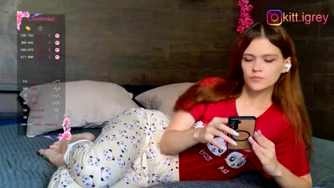 Snapshot of kitigrey chatting on 10.08.25 kitigrey online show from 10.08.25