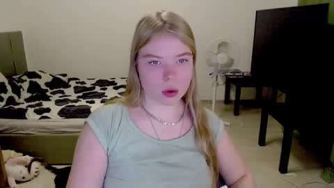 Snapshot of kitten_jenny01 chatting on 12.04.24 Jennyblonde and Emmabrunette online show from 12.04.24