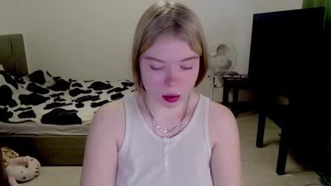 Snapshot of kitten_jenny01 chatting on 12.07.24 Jennyblonde and Emmabrunette online show from 12.07.24
