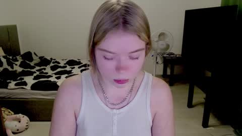 Snapshot of kitten_jenny01 chatting on 12.07.24 Jennyblonde and Emmabrunette online show from 12.07.24