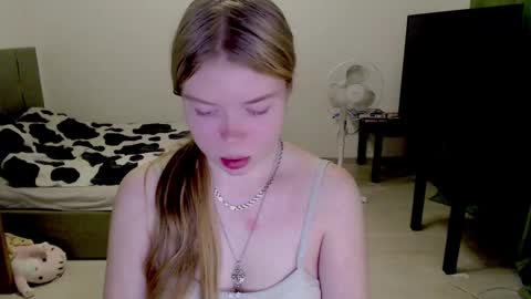 Snapshot of kitten_jenny01 chatting on 12.10.24 Jennyblonde and Emmabrunette online show from 12.10.24