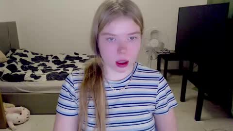 Snapshot of kitten_jenny01 chatting on 12.14.24 Jennyblonde and Emmabrunette online show from 12.14.24