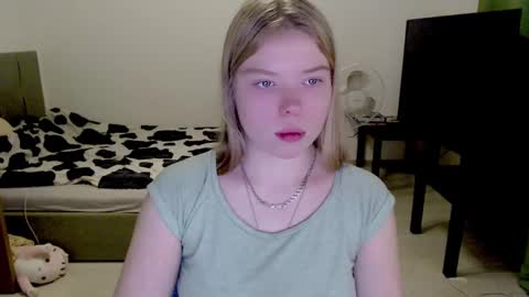 Snapshot of kitten_jenny01 chatting on 12.16.24 Jennyblonde and Emmabrunette online show from 12.16.24