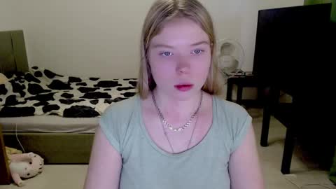 Snapshot of kitten_jenny01 chatting on 12.16.24 Jennyblonde and Emmabrunette online show from 12.16.24