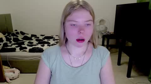Snapshot of kitten_jenny01 chatting on 12.16.24 Jennyblonde and Emmabrunette online show from 12.16.24