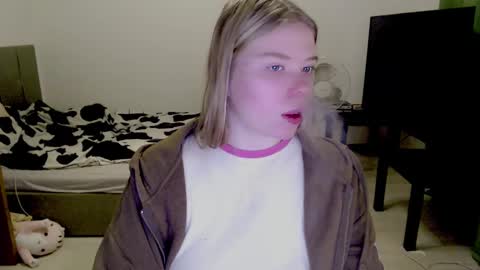 Snapshot of kitten_jenny01 chatting on 12.18.24 Jennyblonde and Emmabrunette online show from 12.18.24