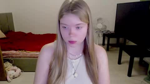 Snapshot of kitten_jenny01 chatting on 01.28.25 Jennyblonde and Emmabrunette online show from 01.28.25