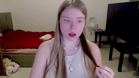 Snapshot of kitten_jenny01 chatting on 01.29.25 Jennyblonde and Emmabrunette online show from 01.29.25