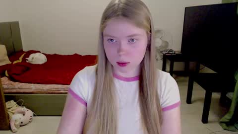 Snapshot of kitten_jenny01 chatting on 02.05.25 Jennyblonde and Emmabrunette online show from 02.05.25
