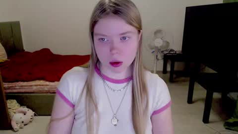 Snapshot of kitten_jenny01 chatting on 02.07.25 Jennyblonde and Emmabrunette online show from 02.07.25